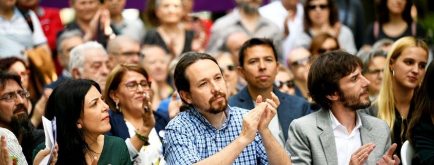 Pablo Iglesias, junto a Idoia Villanueva y Mikel Buil, este miércoles en Pamplona. FOTO: DANI GAGO
